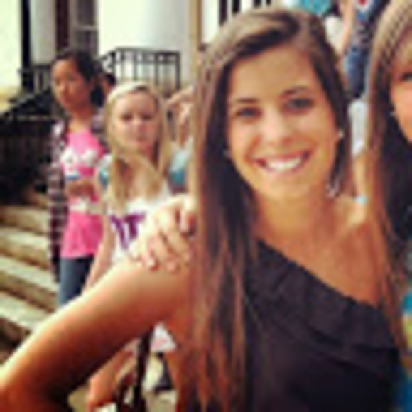 Meet your Posher, Demi - Picture 1 of 1